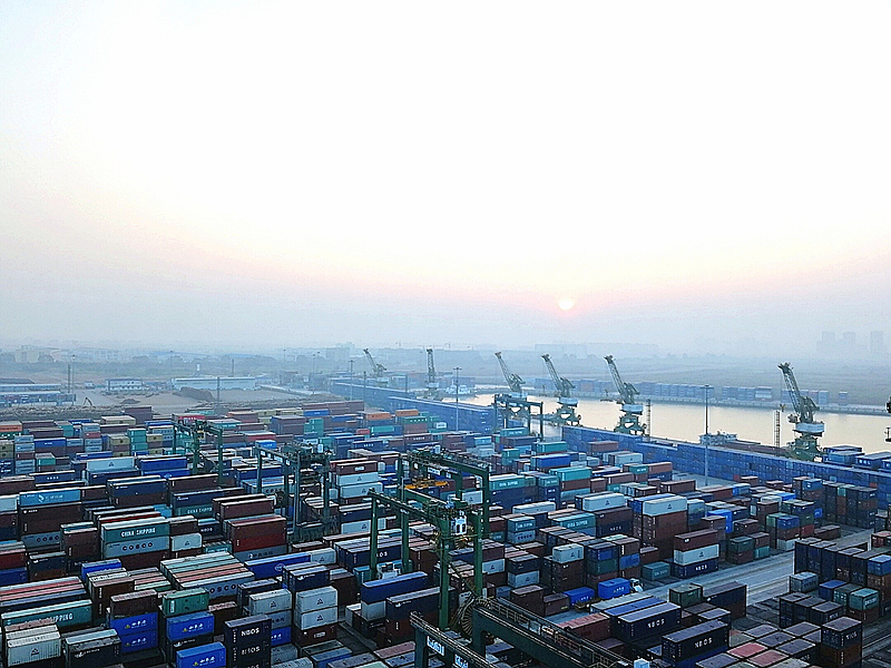 朝陽初升 （吳秋雁 攝）網(wǎng)投_副本.jpg