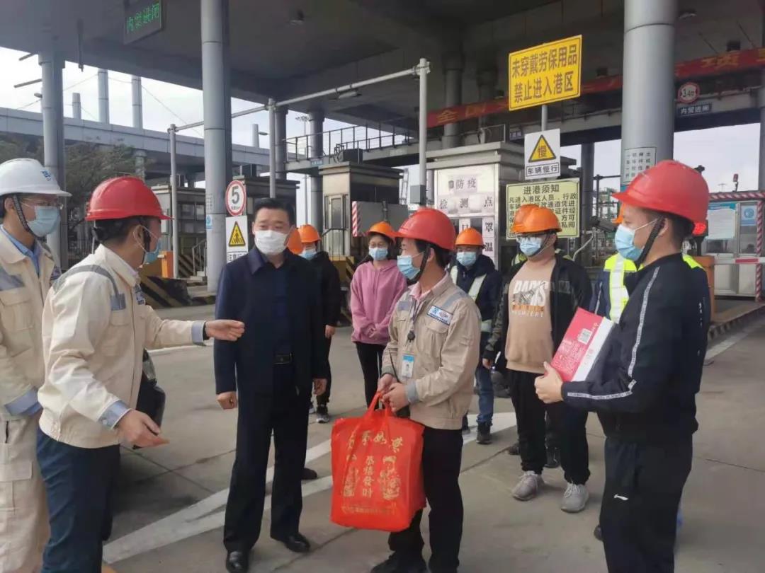 暖心春節(jié) | 東莞港務(wù)集團(tuán)開展新春慰問活動(dòng)