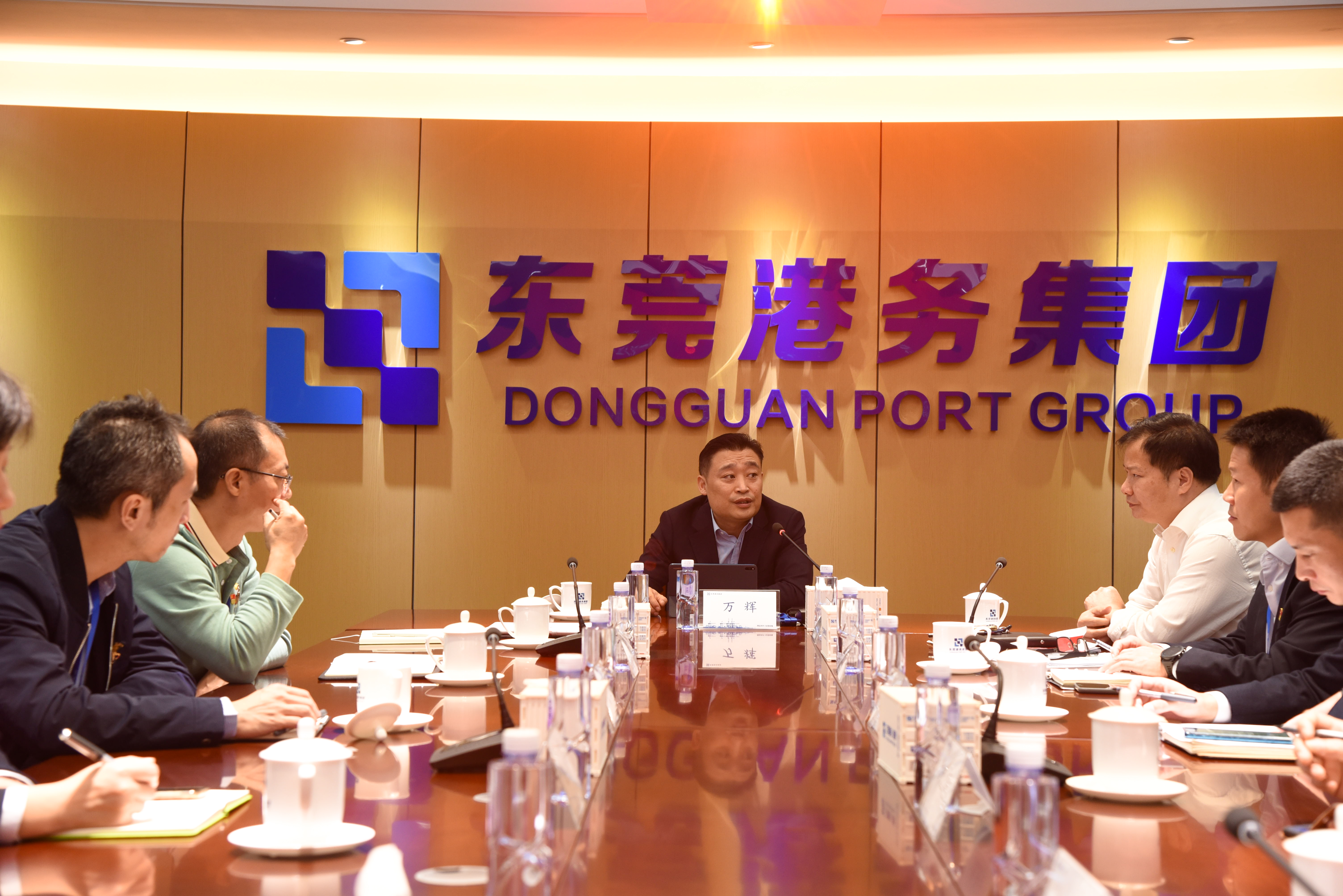 東莞港務(wù)集團(tuán)學(xué)習(xí)貫徹黨的十九屆六中全會精神