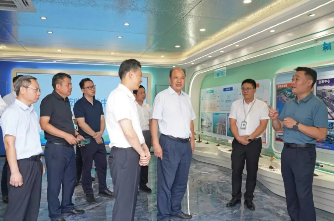 市人大常委會副主任楊曉棠一行到東莞港務(wù)集團(tuán)調(diào)研